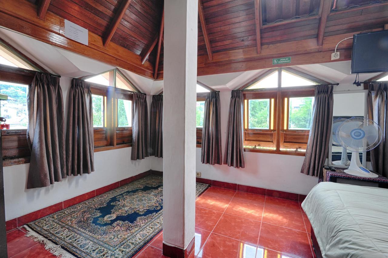 Pele Guesthouse Bandung Exterior foto